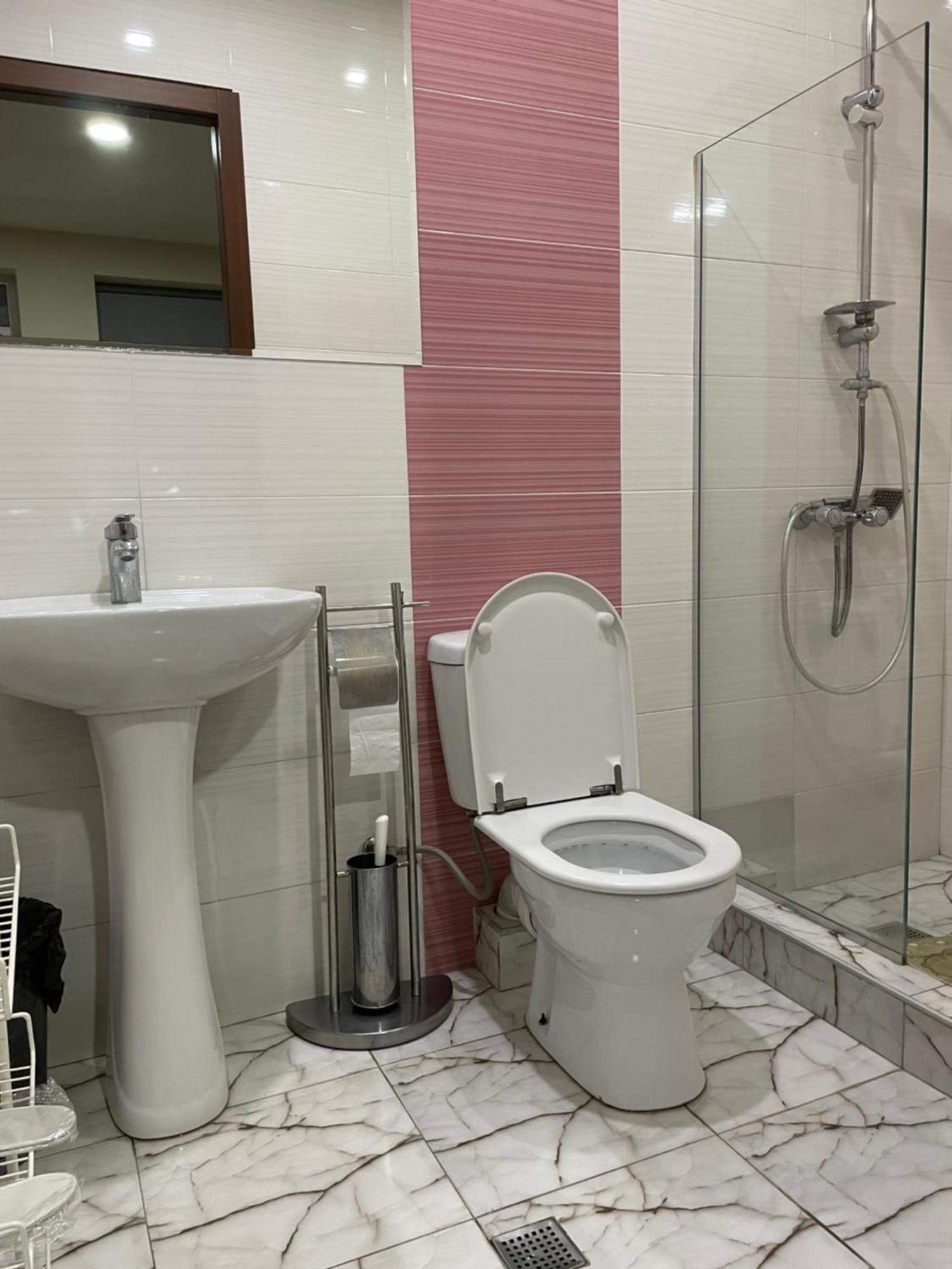 New Hotel Tbilisi Eksteriør bilde